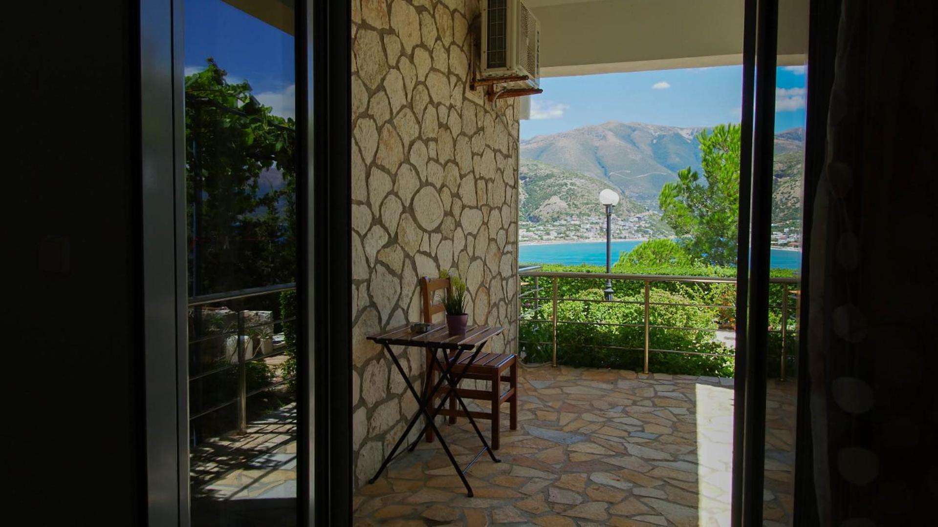 Guest House Suga 1 Qeparo Exterior foto