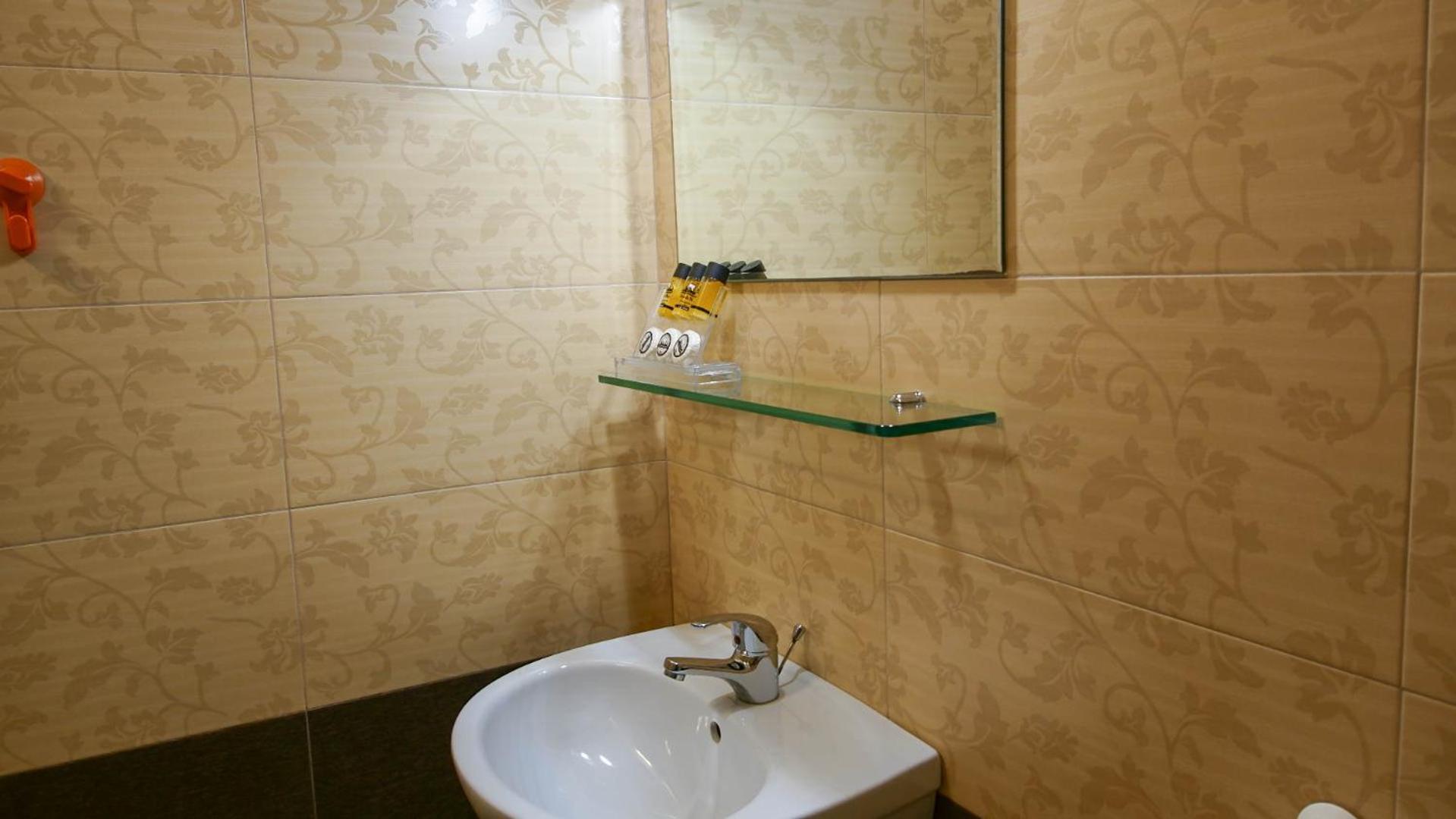 Guest House Suga 1 Qeparo Quarto foto